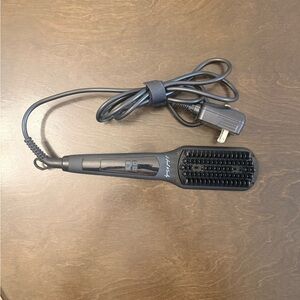 Black Electric Heated Straightening Brush